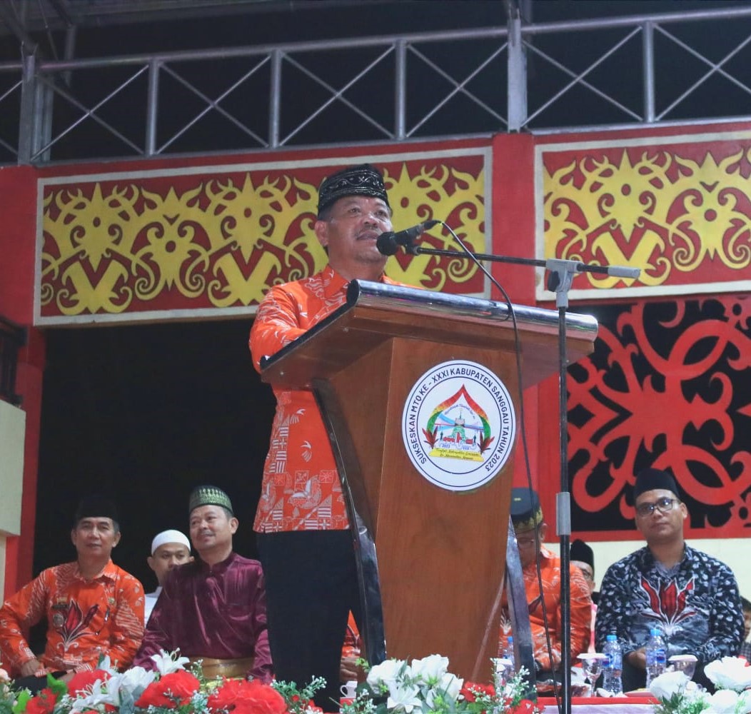 Bupati Sanggau : Paulus Hadi Saat Memberikan Pesan dan Kesan dalam Penutupan MTQ XXXI Tk. Kab. Sanggau