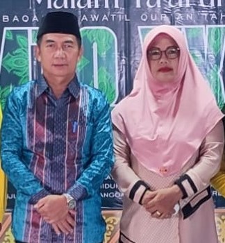 Camat Kapuas bersama Ibu Ketua TP PKK Kecamatan Kapuas